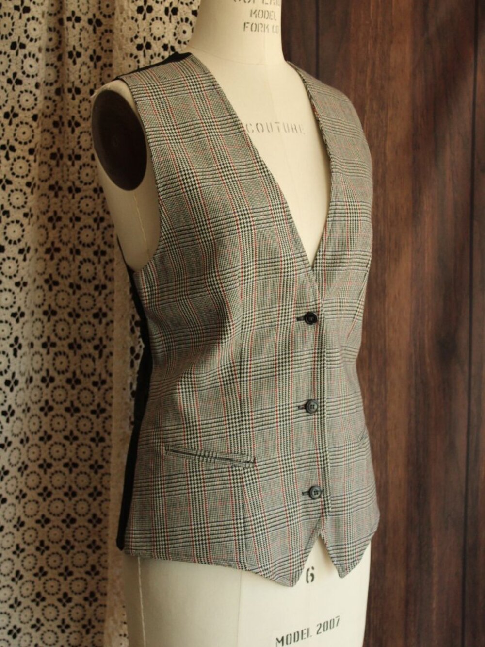 Vintage 1980s Women's Vest, Rafaella Black White and Red Plaid Wool, Size Medium - Picture 6 of 11
